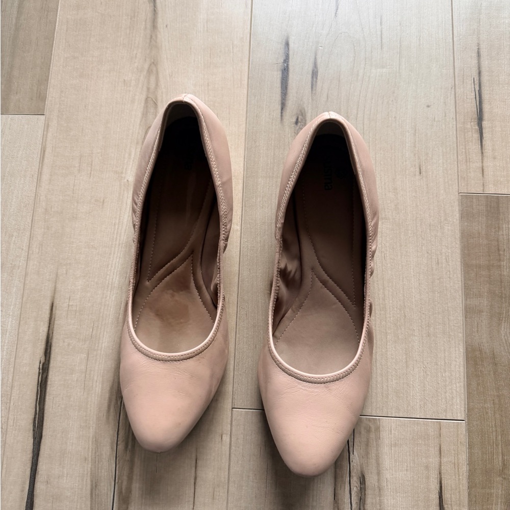 Susina Nude Women's Flats with small wedge